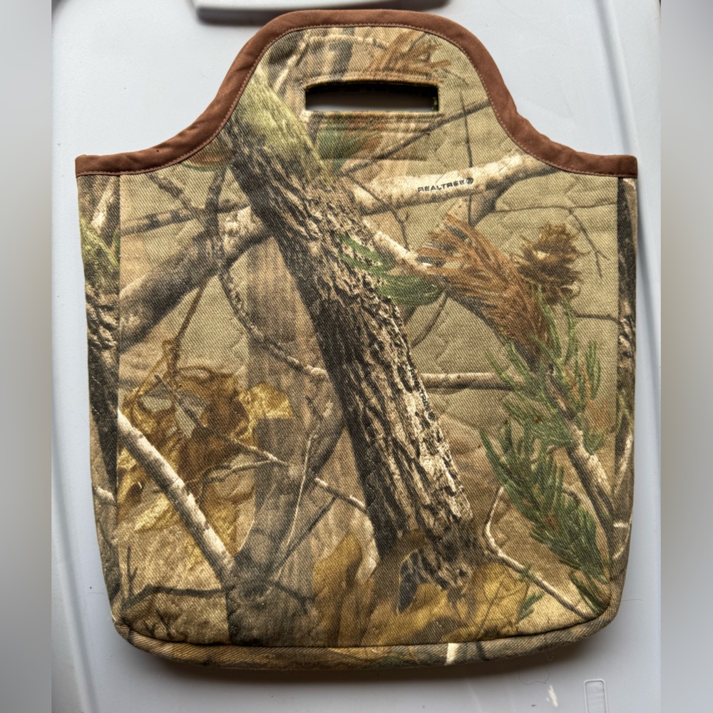 MADE IN THE USA Realtree Camo Wine Bag